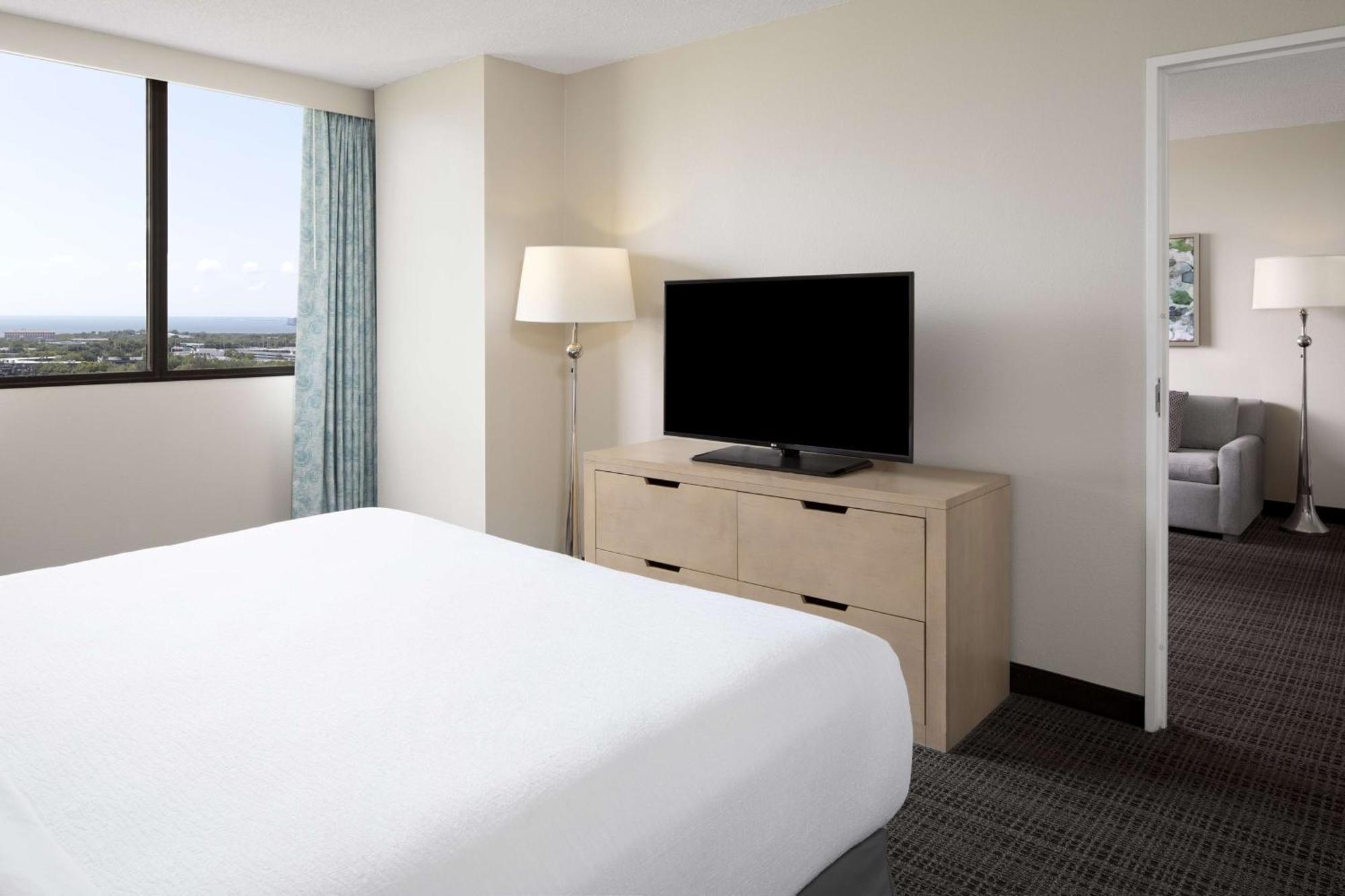 Embassy Suites By Hilton Tampa Airport Westshore Екстериор снимка