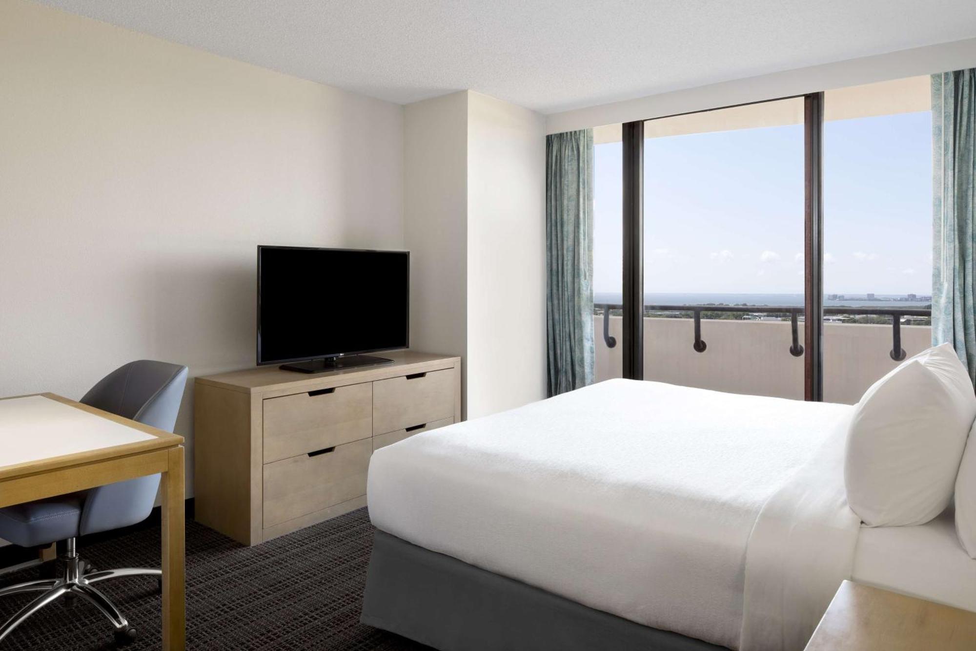 Embassy Suites By Hilton Tampa Airport Westshore Екстериор снимка