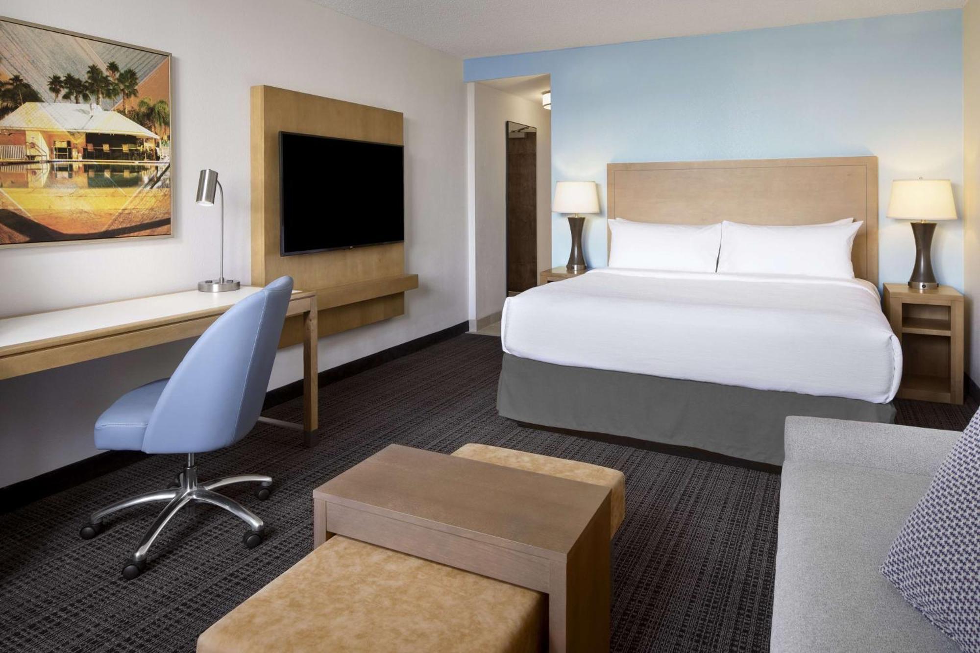 Embassy Suites By Hilton Tampa Airport Westshore Екстериор снимка